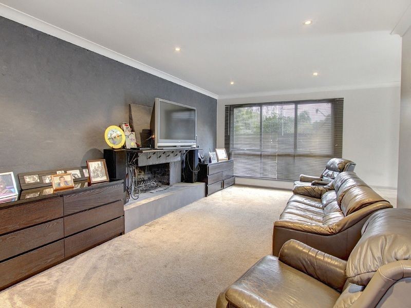 23 Leura Crescent, Rosebud VIC 3939