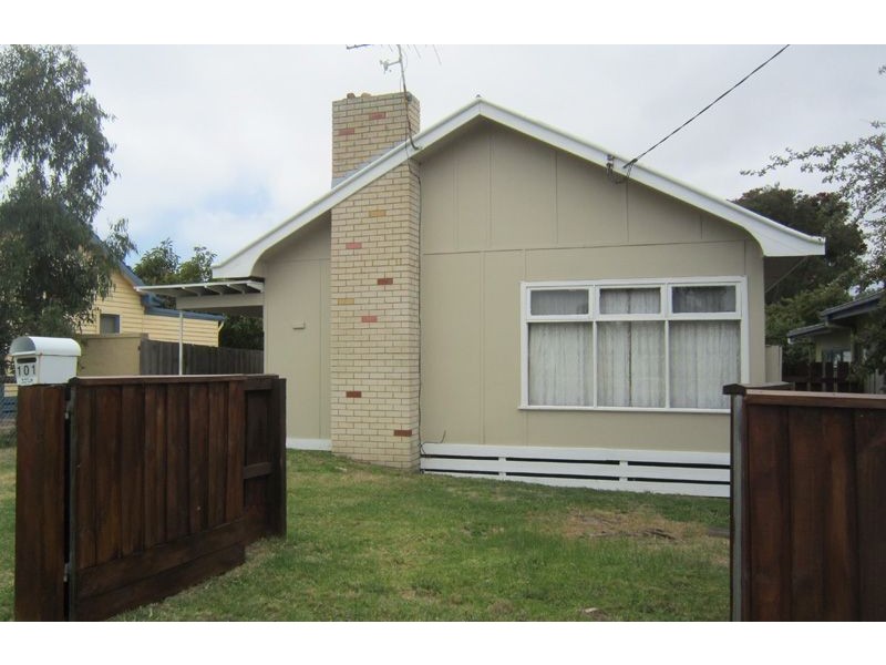 101 Ninth Ave, Rosebud VIC 3939