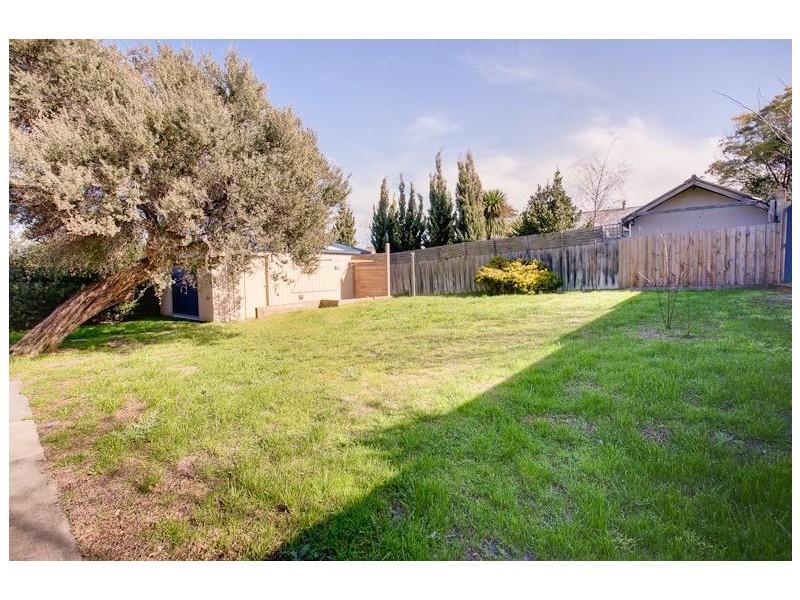 6 Cootamundra Avenue, Rosebud West VIC 3940