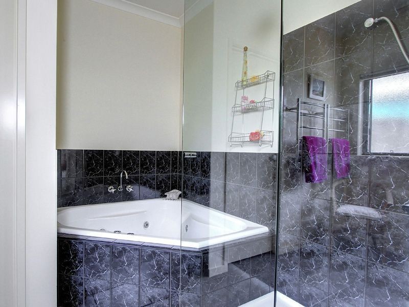 4 Brickendon Drive, Rosebud West VIC 3940