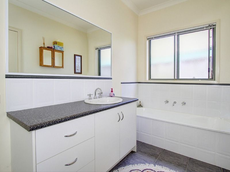 4 Brickendon Drive, Rosebud West VIC 3940