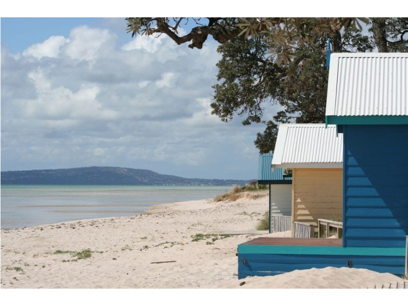 2-4 Chatfield Ave, Rosebud West VIC 3940