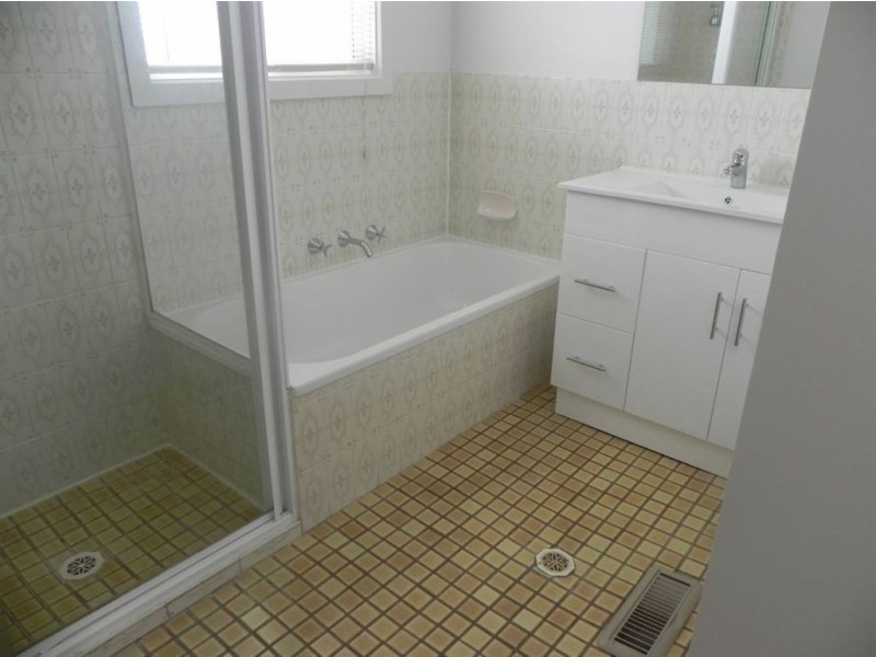 2 Nixon Street, Rosebud VIC 3939