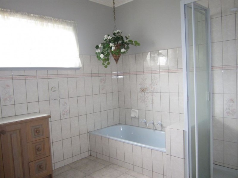 18 Third Avenue, Rosebud VIC 3939