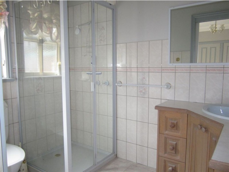 18 Third Avenue, Rosebud VIC 3939