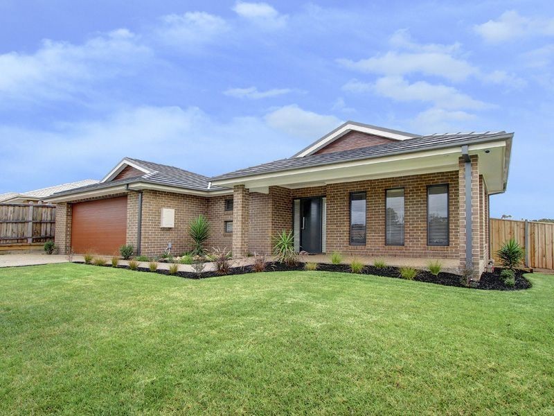 11 Crestwood Drive, Rosebud VIC 3939