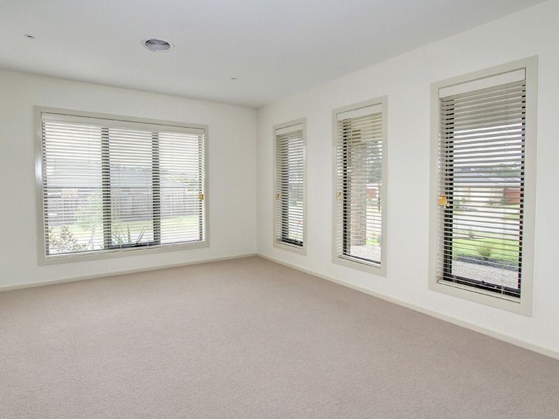 11 Crestwood Drive, Rosebud VIC 3939