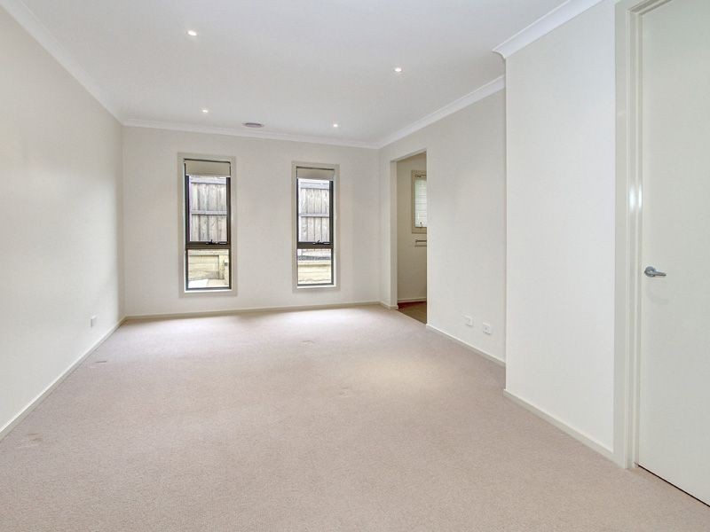 11 Crestwood Drive, Rosebud VIC 3939