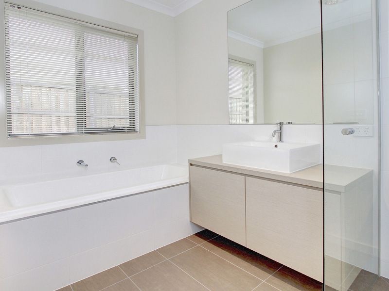 11 Crestwood Drive, Rosebud VIC 3939