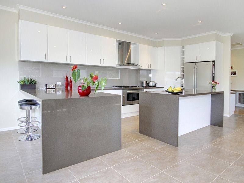 83 Ninth Avenue, Rosebud VIC 3939