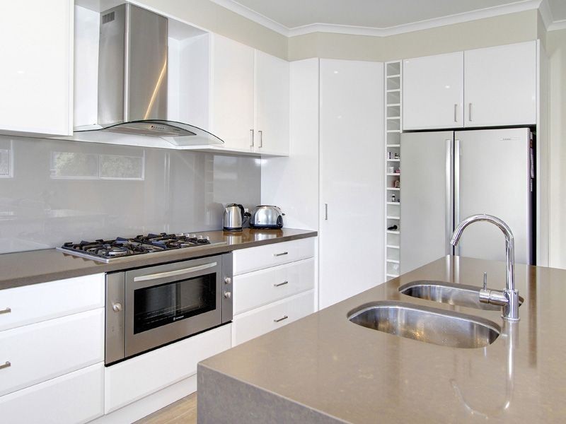 83 Ninth Avenue, Rosebud VIC 3939