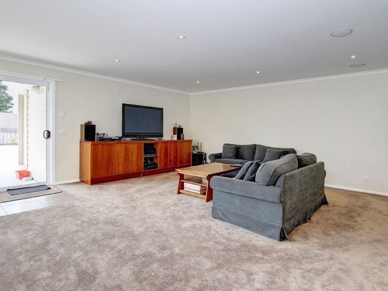 83 Ninth Avenue, Rosebud VIC 3939