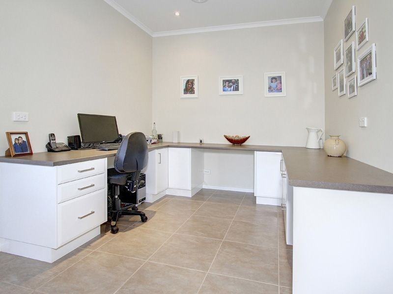 83 Ninth Avenue, Rosebud VIC 3939