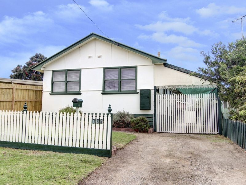 104 Sixth Avenue, Rosebud VIC 3939