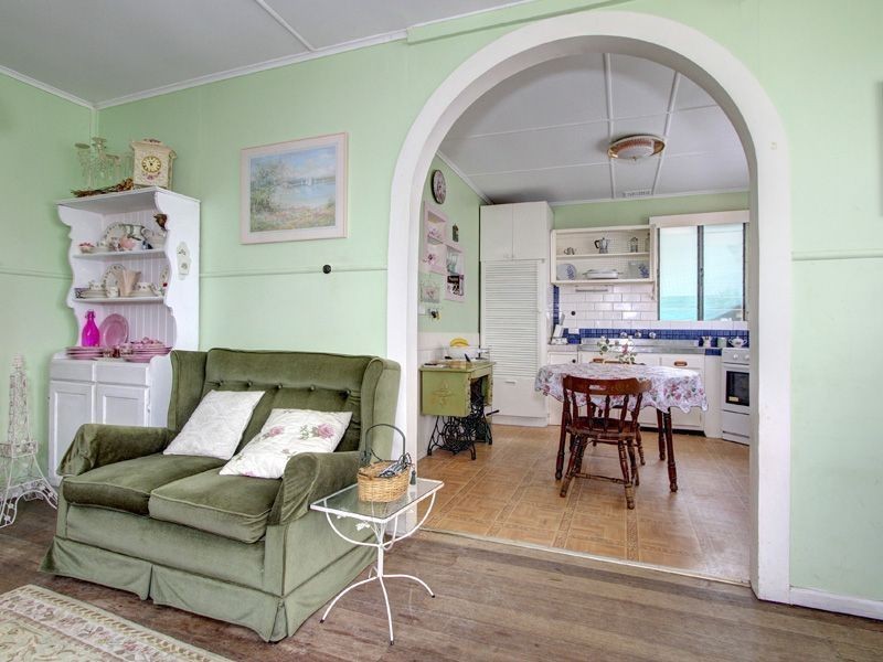 104 Sixth Avenue, Rosebud VIC 3939