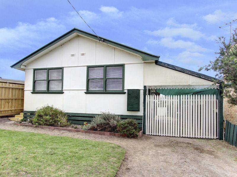 104 Sixth Avenue, Rosebud VIC 3939
