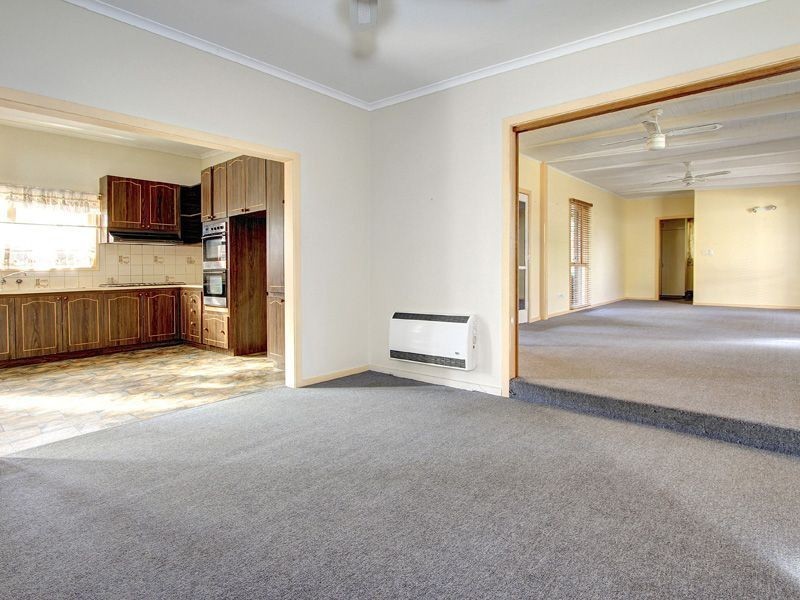 11 Overlea Avenue, Rosebud VIC 3939