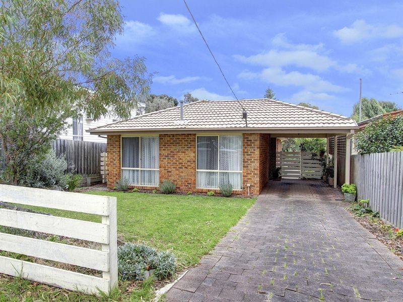 98 Sixth Ave, Rosebud VIC 3939