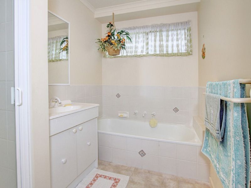 98 Sixth Ave, Rosebud VIC 3939