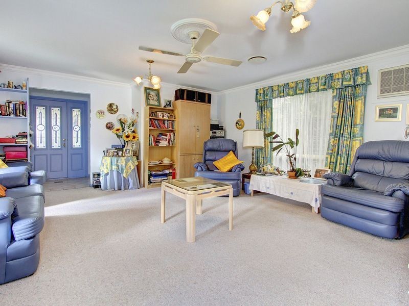 2 Boronia Avenue, Rosebud West VIC 3940