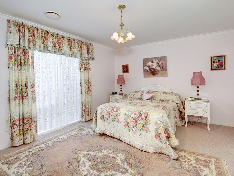 2 Boronia Avenue, Rosebud West VIC 3940