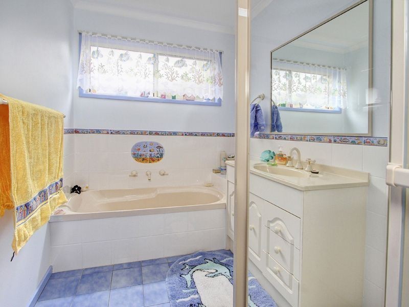 2 Boronia Avenue, Rosebud West VIC 3940