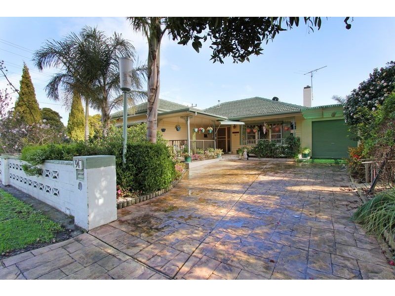 94 Eighth Ave, Rosebud VIC 3939