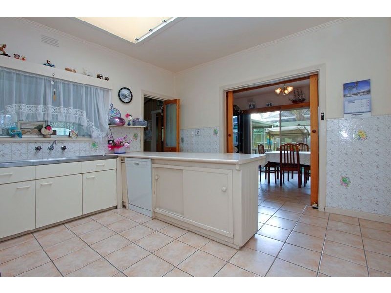 94 Eighth Ave, Rosebud VIC 3939