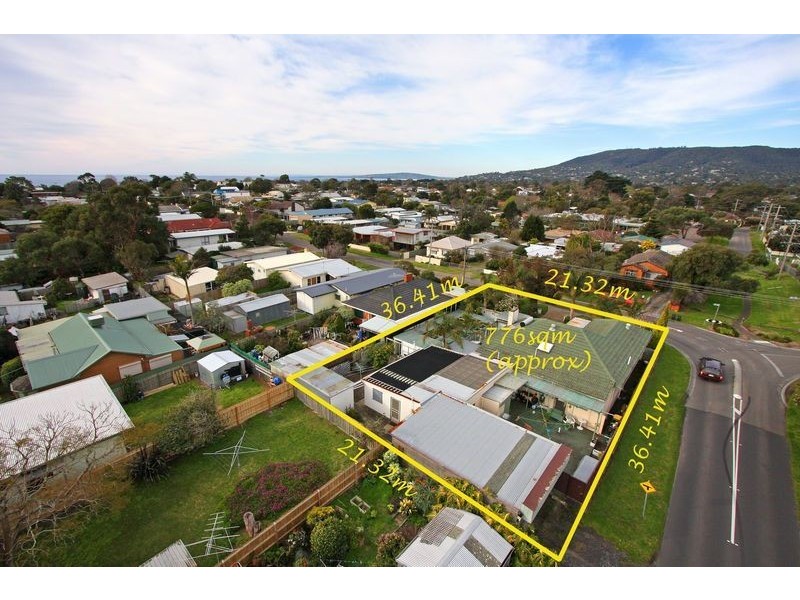 94 Eighth Ave, Rosebud VIC 3939