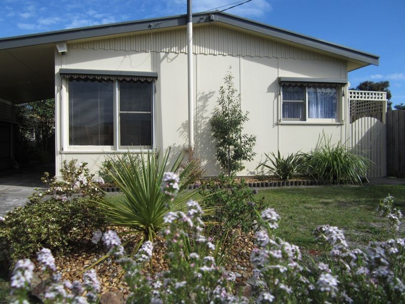 70 Ninth Avenue, Rosebud VIC 3939