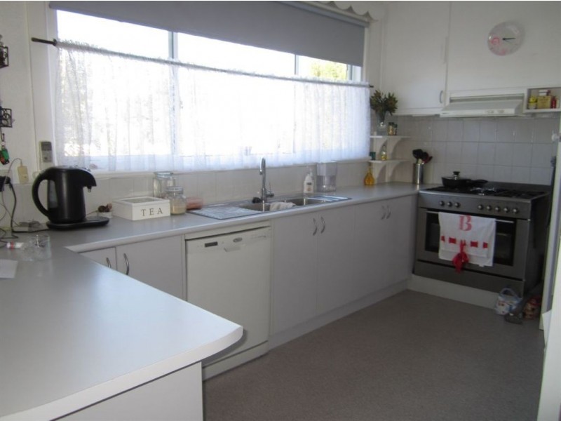 34 Ninth Avenue, Rosebud VIC 3939