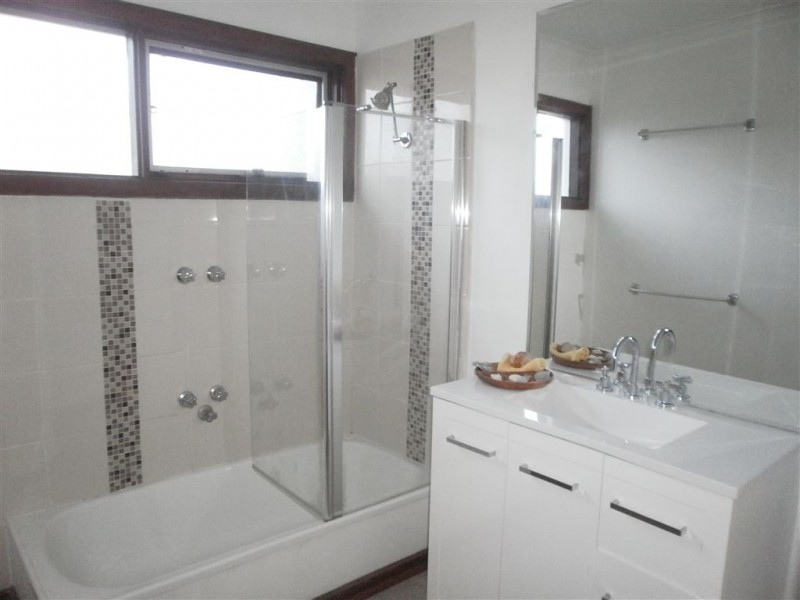 13 Cootamundra Ave, Rosebud West VIC 3940