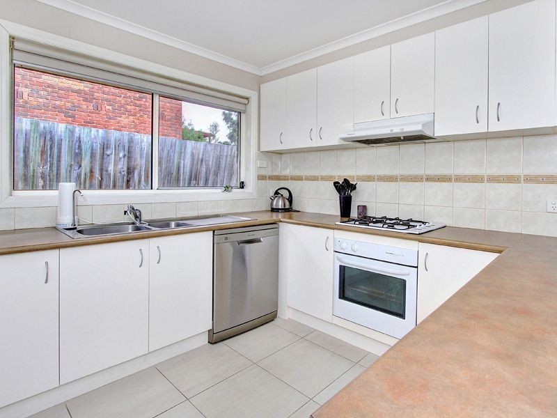8 Leisure Way North, Rosebud VIC 3939