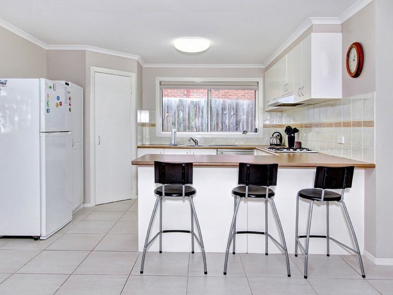 8 Leisure Way North, Rosebud VIC 3939