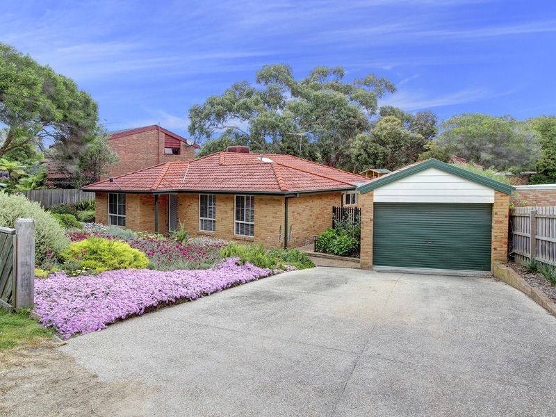 8 Leisure Way North, Rosebud VIC 3939