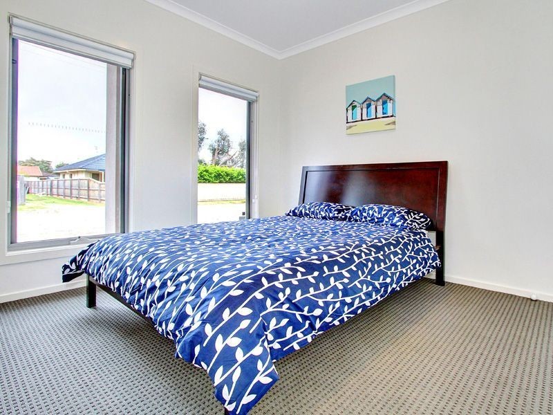 8 Elanora Court, Rosebud West VIC 3940