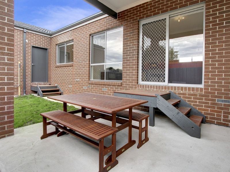 8 Elanora Court, Rosebud West VIC 3940