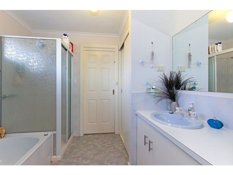 62 Allambi Avenue, Rosebud West VIC 3940