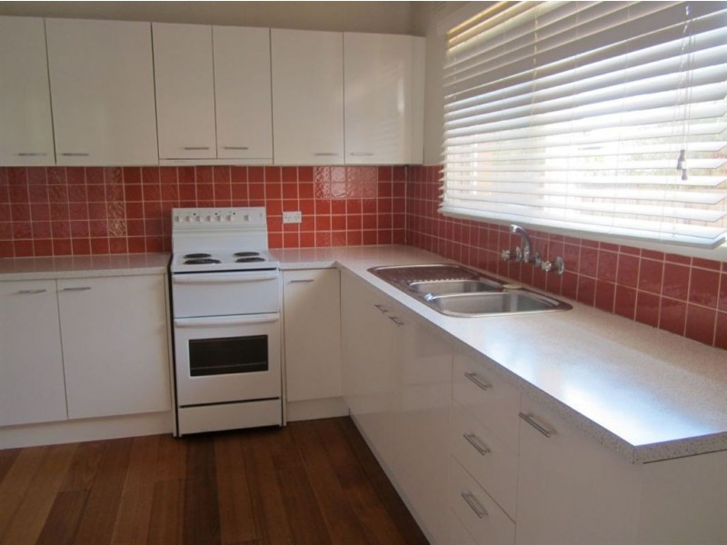 4 Swans Way, Rosebud West VIC 3940