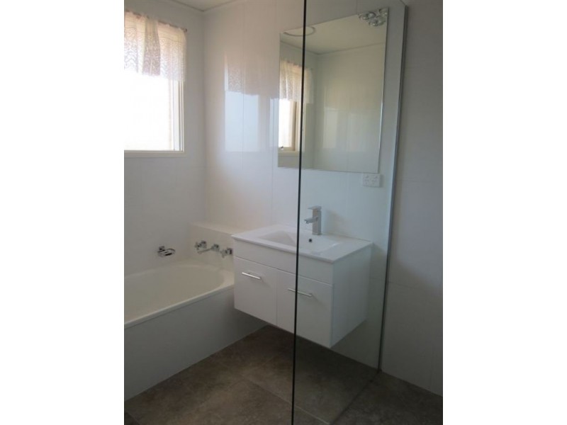 4 Swans Way, Rosebud West VIC 3940