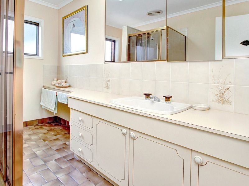 4 Ella Crescent, Rosebud West VIC 3940