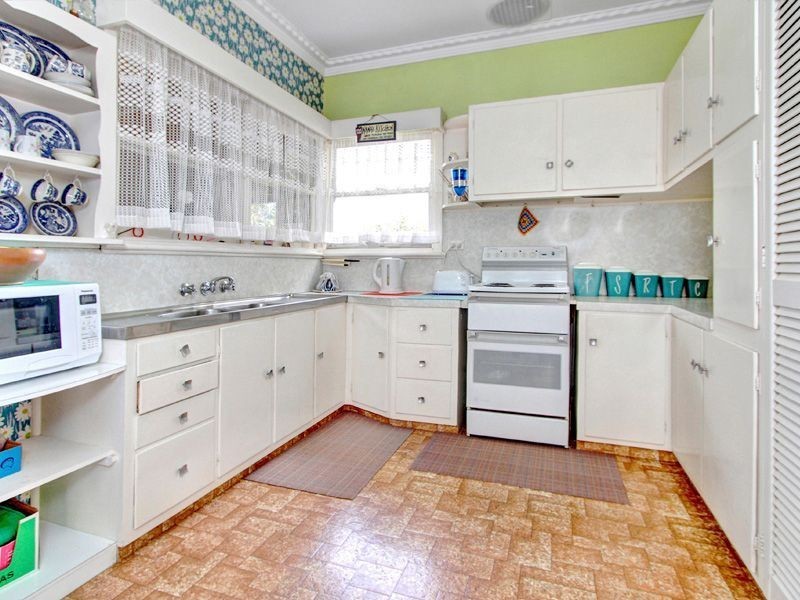 77 Ninth Avenue, Rosebud VIC 3939