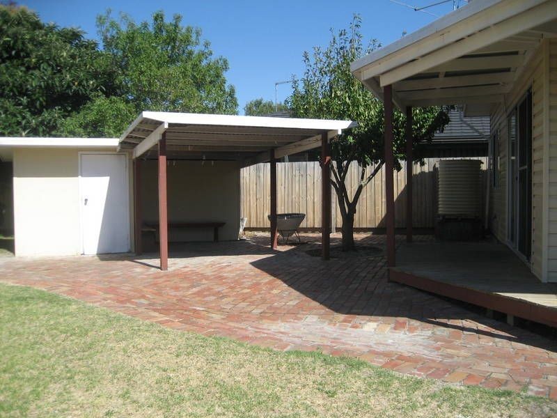 11 Morgan Street, Rosebud VIC 3939