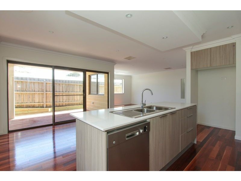 2/14 Anne Street, Rosebud VIC 3939