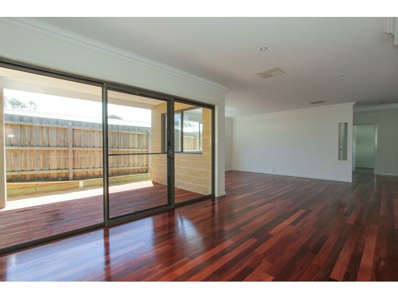 2/14 Anne Street, Rosebud VIC 3939