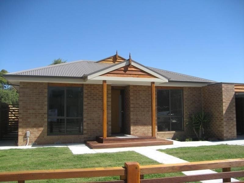 1/4 Leon Avenue, Rosebud VIC 3939