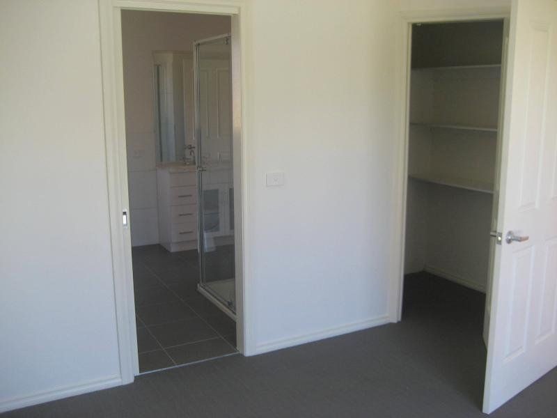 1/4 Leon Avenue, Rosebud VIC 3939