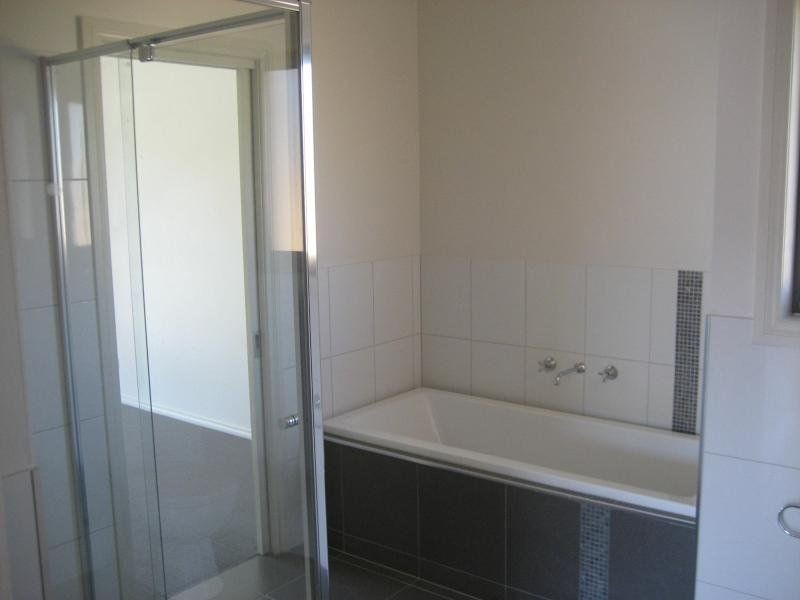 1/4 Leon Avenue, Rosebud VIC 3939