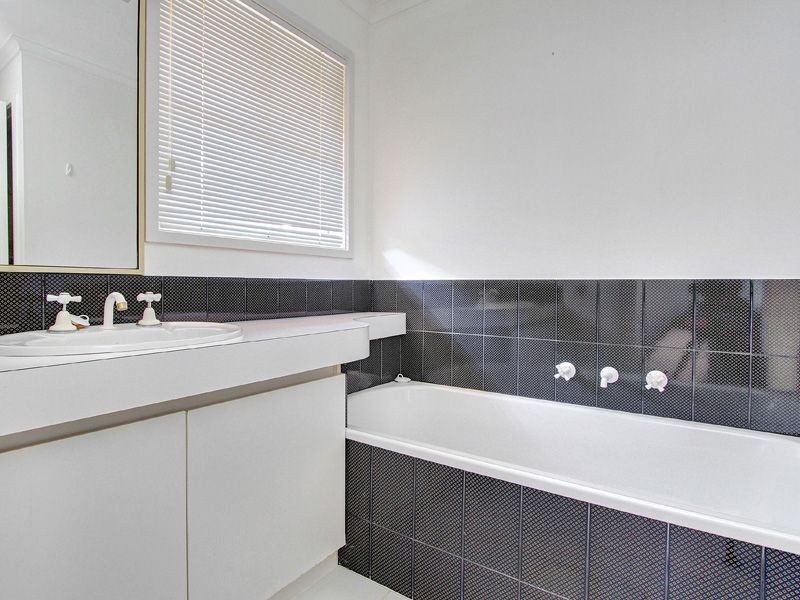 33 Ashenden Squre, Rosebud VIC 3939