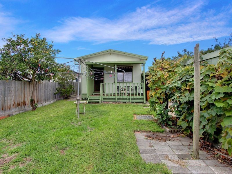 17 Second Avenue, Rosebud VIC 3939